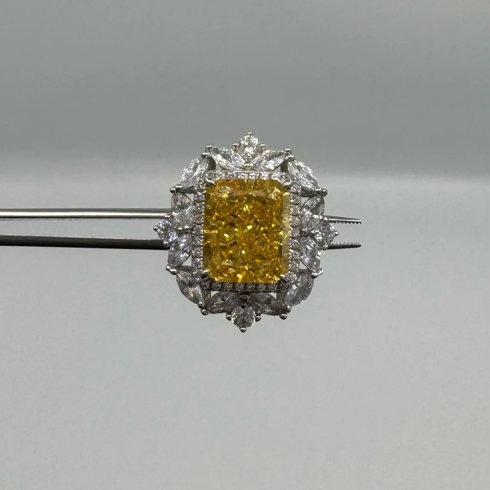 18k 4ct Radiant Canary Ring - Picture 7 of 12